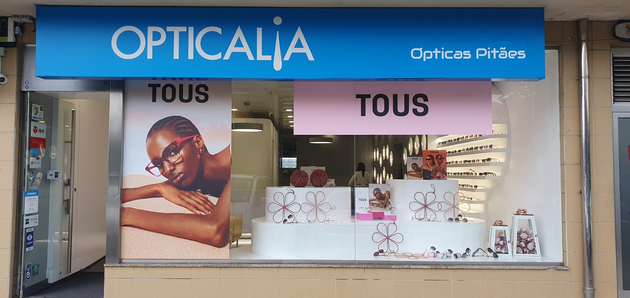 decoração de montra com vinil