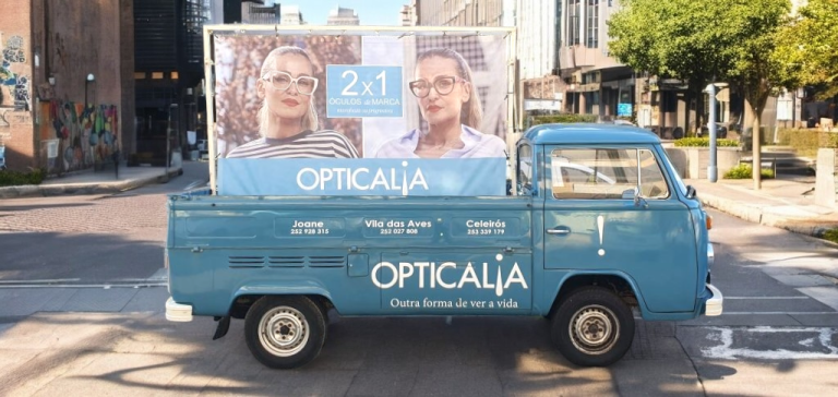 aplicação de vinil em viaturas